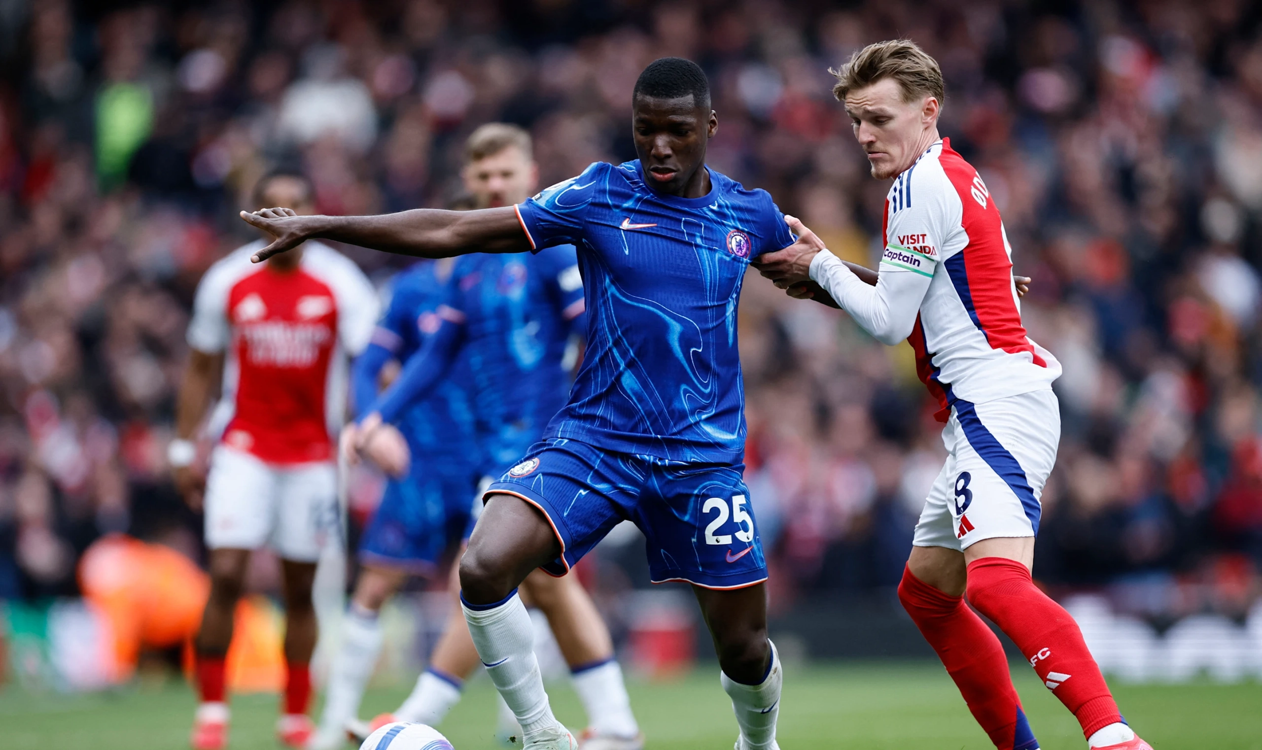 Moisés Caicedo és Martin Ødegaard párharca